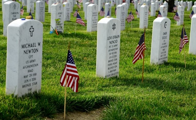 Once Again, ‘Flags-In’ Tradition Honors America’s Fallen This Memorial ...