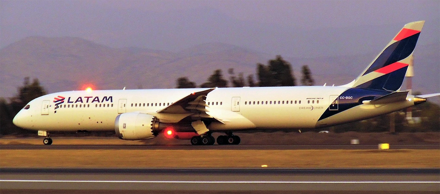LATAM Boeing_787